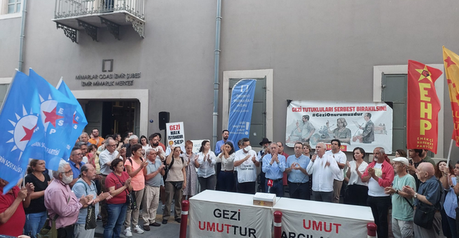 İzmir Emek ve Demokrasi Güçleri, Gezi Parkı davasındaki hapis cezalarını protesto etti
